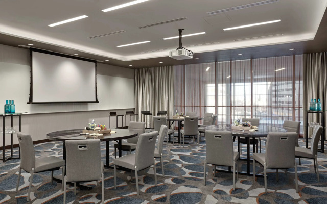 Calgary Airport Marriott In-Terminal Hotel
