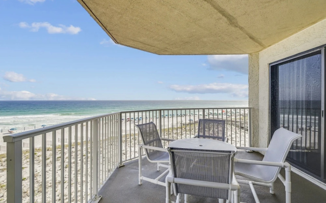 Inlet Reef 305 2 Bedroom Condo by RedAwning