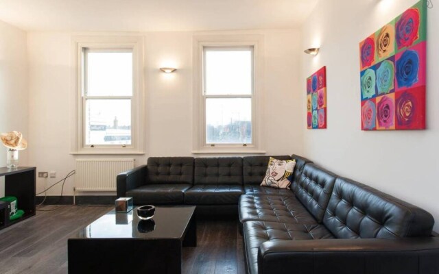 Spacious and Contemporary 3 Bedroom House