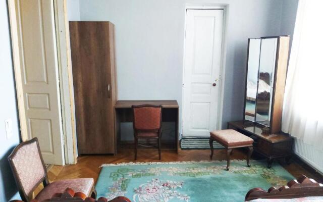 Guest House Tall Rooms