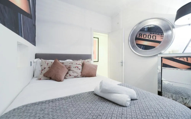 Leicester Square 1 Bedroom Apartment