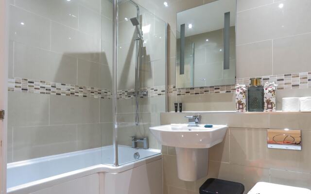 Tudors eSuites Birmingham Townhouse Private Garden Free Parking