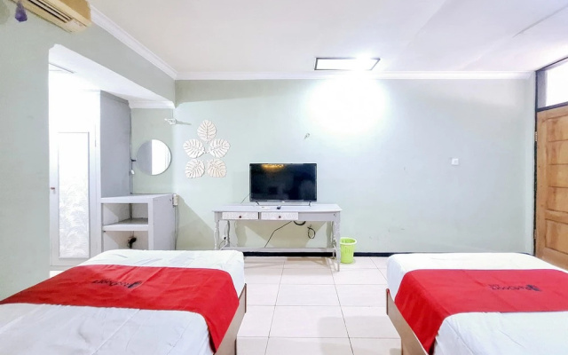 RedDoorz near Stadion Semeru Lumajang Jawa Timur – Guest Rooms – Lumajang