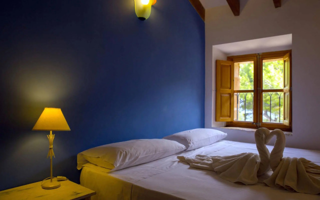 Petit Hotel Hostatgeria La Victoria