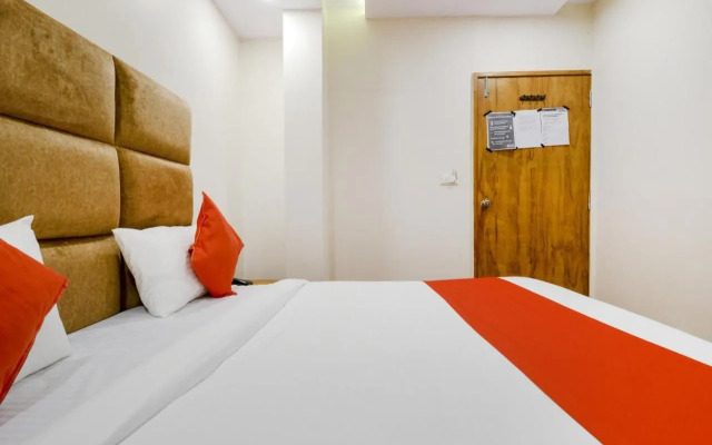 OYO 70998 Hotel Safari Inn