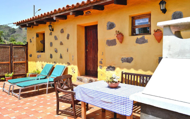 Apartment in Moya with communal pool