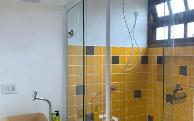Apartamento com cachoeira no quintal
