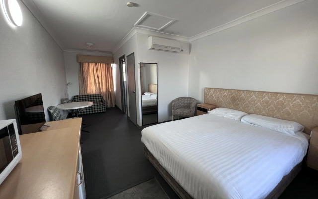 Spa Village Travel Inn