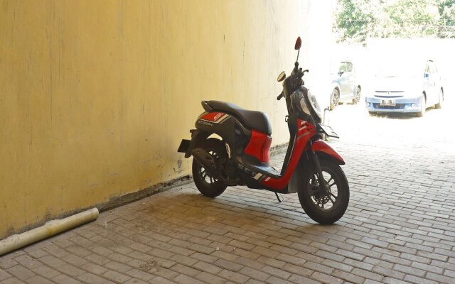 OYO Life 92925 Kost Bu Mala 2 Syariah