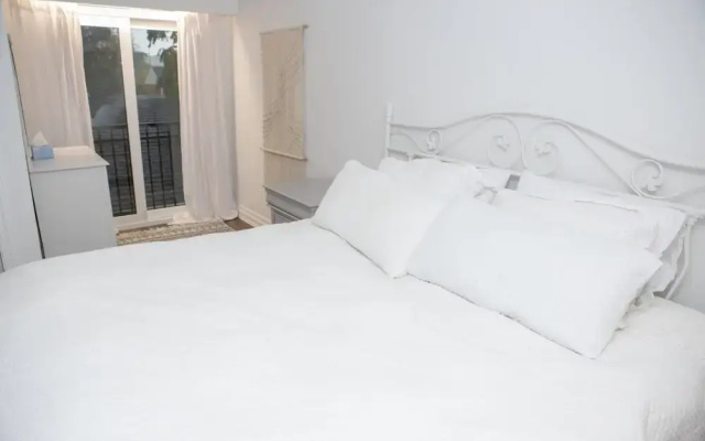 Fully Private 3 Bdrm Suite - The Winchester
