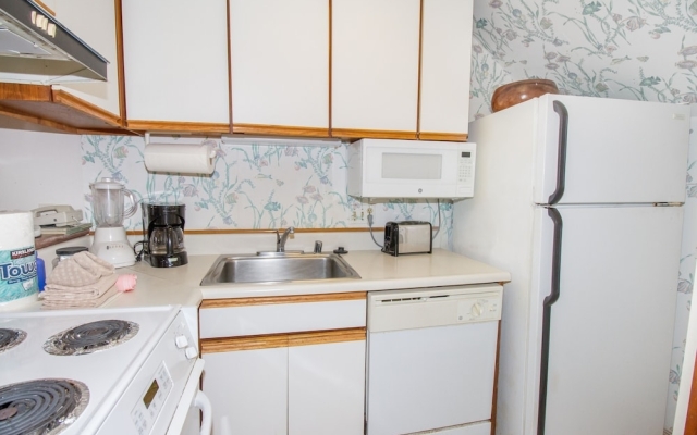 Kahana Sunset C4 2 Bedroom Condo by Redawning