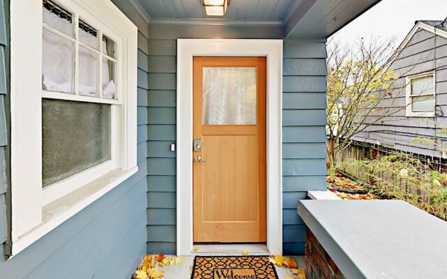 1302 N 49th St Apartment Upper Unit