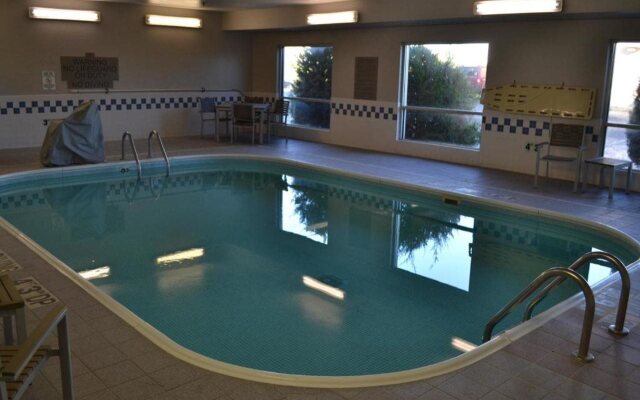 Country Inn & Suites by Radisson, Fairview Heights, IL
