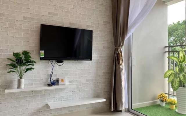 Chiip Apartment in Golden Mansion