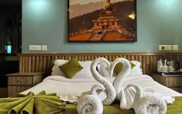 Hotel Ravongla Star