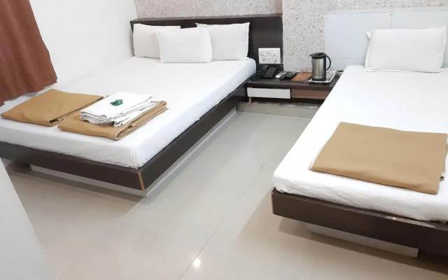 Shri Akshar Hotel