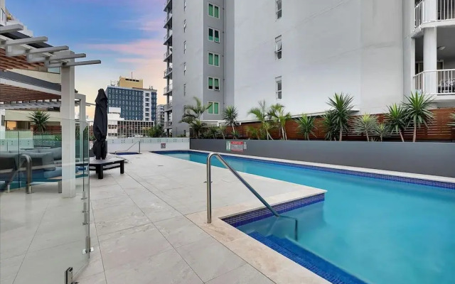 Premium 2BR CBD Apartment With River View Balcony