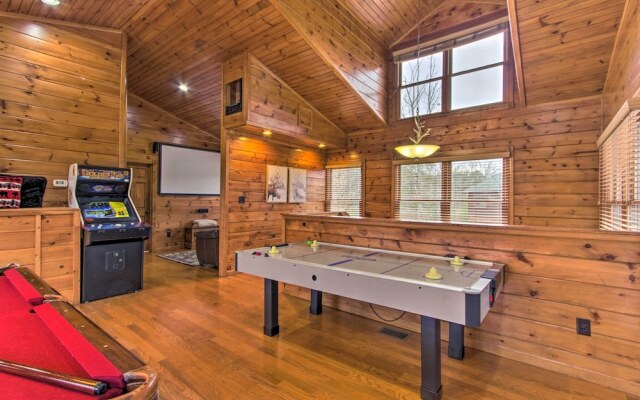 Sevierville Cabin w/ Hot Tub + Large Deck!