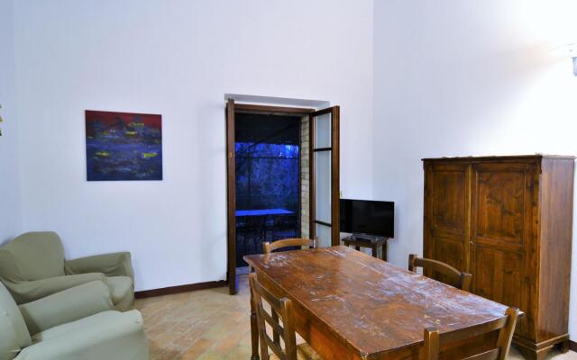 Lovely apartment in Mantignana with private terrace