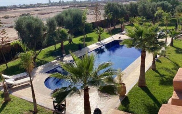 Villa With Heated Pool and Breakfast Included - by Feelluxuryholidays