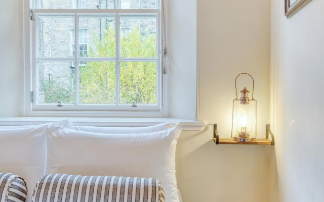 The Gloucester Lane Residence