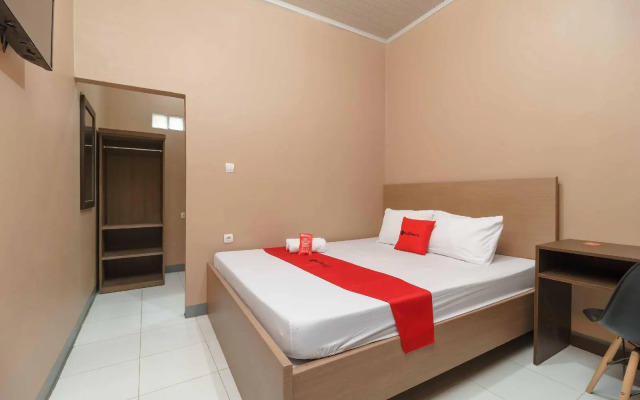 Formerly RedDoorz Syariah @ Bulak Kapal