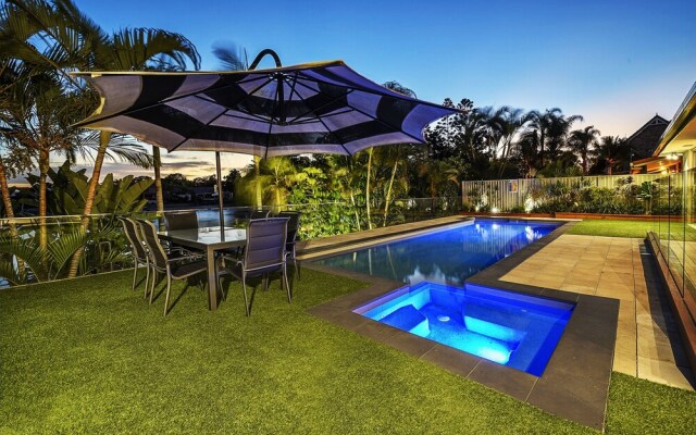 Just in Paradise Waterfront 5 Bedroom Deluxe House Central Broadbeach