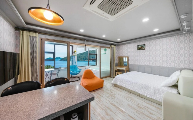 Geoje Marine Castel Pension