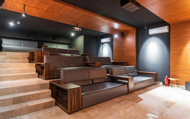 Ultra Luxury Condo, Rooftop Pool and HIGH SECURITY, Viva Residence