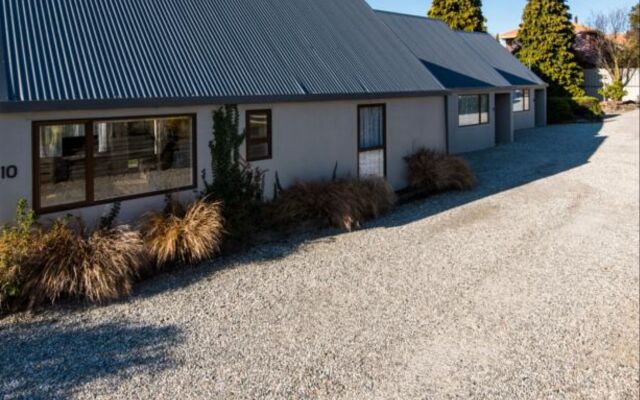 Manuka Crescent Motel