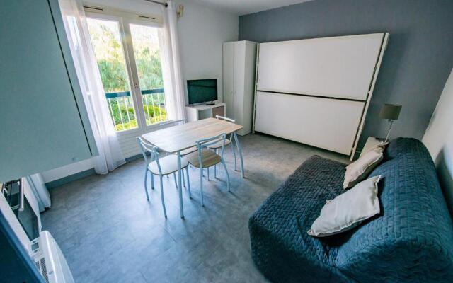 Studio 2 + 2 dans résidence avec piscine