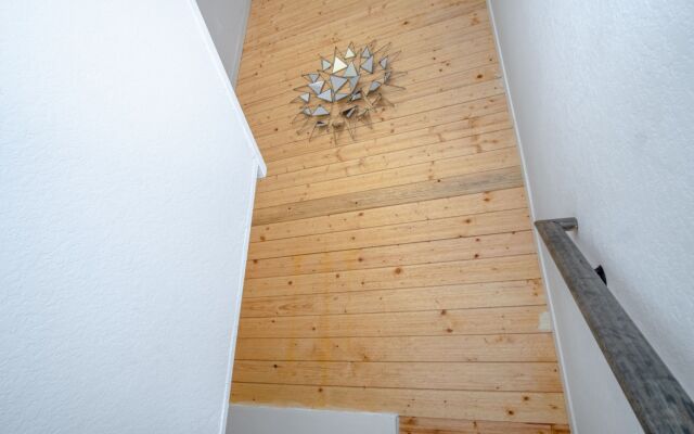 5BR/4BA House Sleeps 20 Downtown