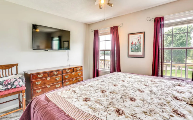 Tennessee River Retreat: Multi-level Deck & Views