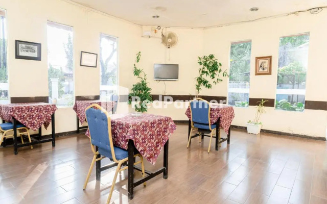 Reddoorz Plus @ Jl Kh Wahid Hasyim Medan