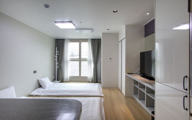 Triangle Residence