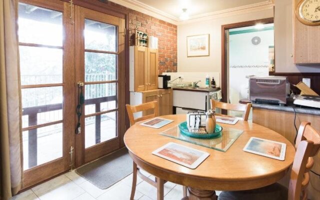 Rustic Refuge Guesthouse