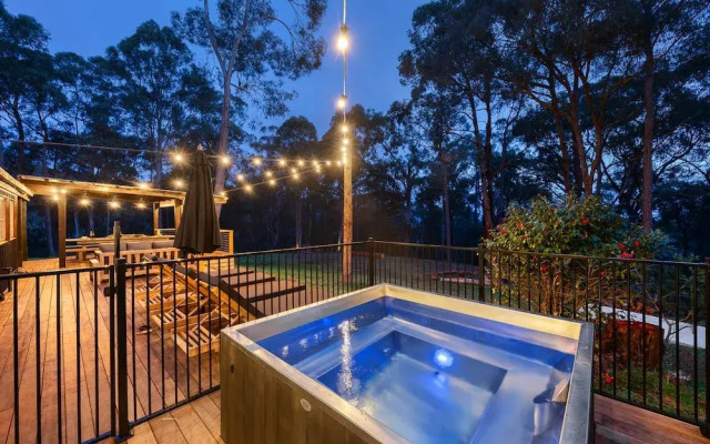 Onyx Retreat Healesville Luxury Lodge x Hot Tub