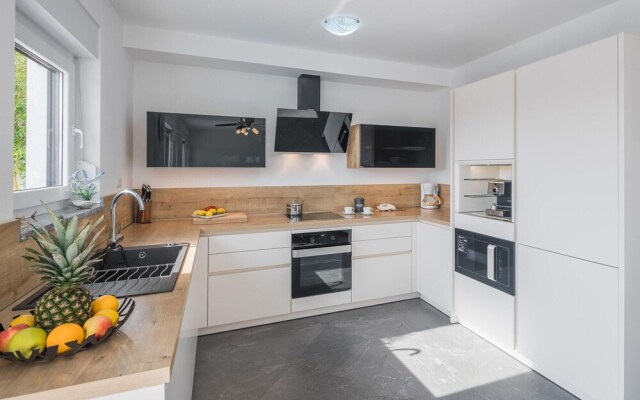 Nice Home in Medulin With Wifi and 5 Bedrooms