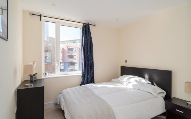 A Beautiful Modern 2 Bedroom Apartment