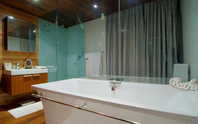 Quayside Waterfront Apartment