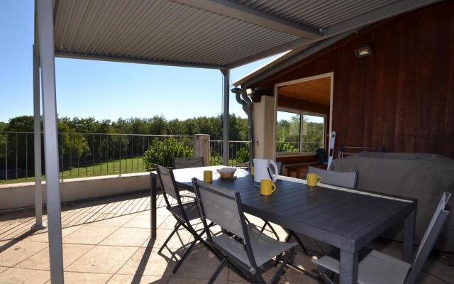 Vintage Holiday Home in Lanas with Swimming Pool