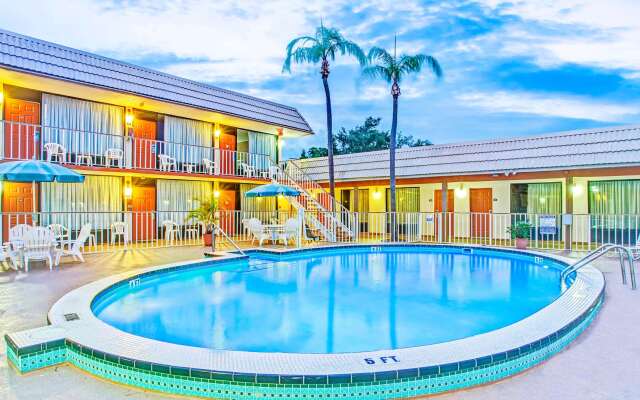 Days Inn by Wyndham St. Petersburg Central