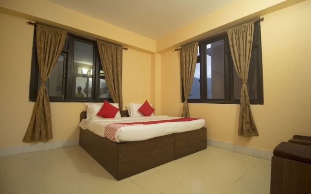 OYO 18455 Hotel Golden Shangrila