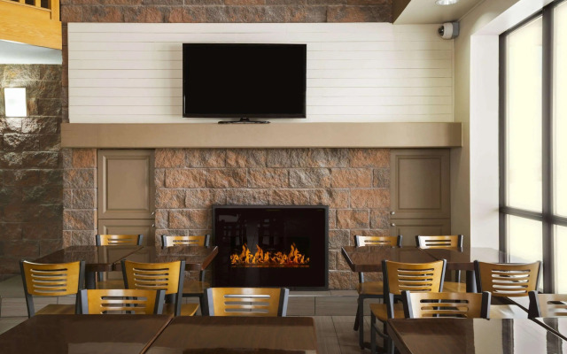 Super 8 by Wyndham Timmins ON