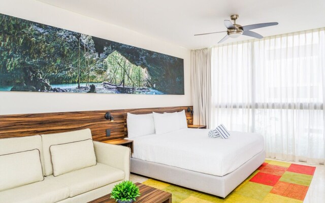 New Chic Studio Space with Jungle Roof Pool & Lounge