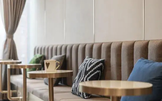 Mr. Robb Hotel (Chongqing West Railway Station)