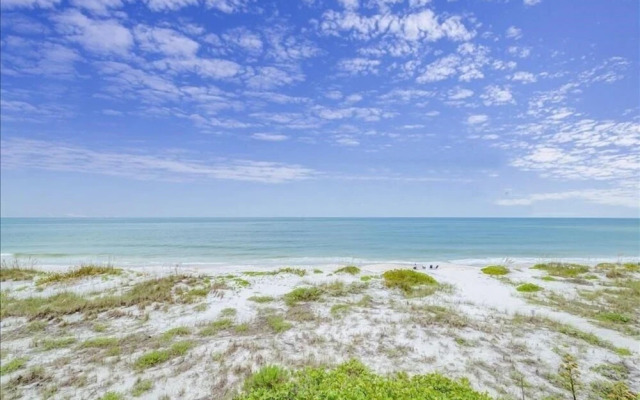 Sea Oats 217 2 Bedroom Home by RedAwning