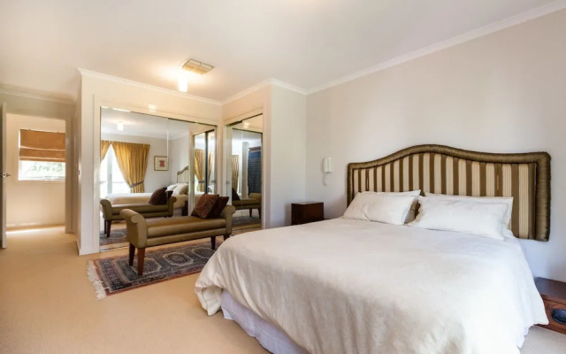 JASMINE, 2BDR Port Melbourne House