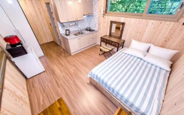 Jeju Dongbackdongsan Pension