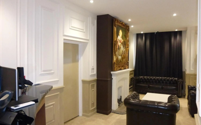 Real Dreams Hotel